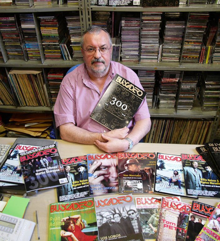 IL RICORDO. Paolo Carù non era uomo di molte parole, parlava con la musica. Nel suo negozio di Gallarate entravi in un'altra epoca