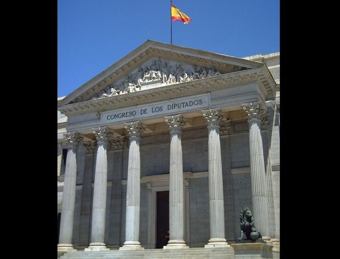 La Spagna legalizza eutanasia e suicidio assistito con un'ampia maggioranza