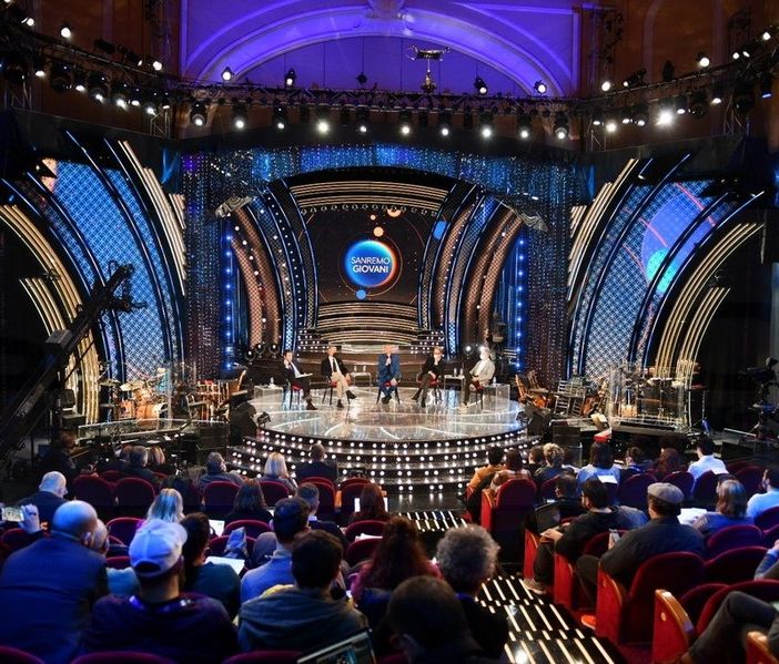 Saranno 25 i cantanti in gara al 72° Festival di Sanremo: Amadeus porterà all’Ariston l’intero podio di Sanremo Giovani (Video)