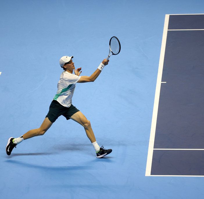 Sinner, un debutto da 'maestro': batte Tsitsipas ed esalta il Pala Alpitour