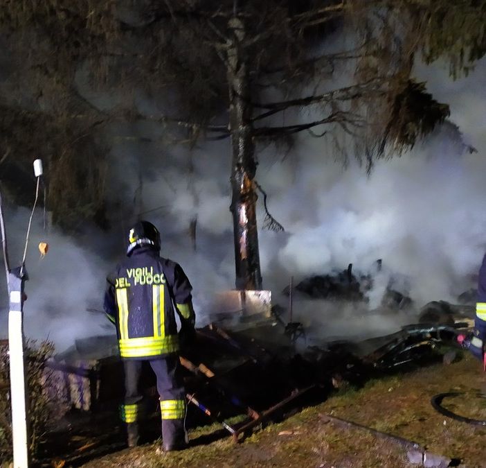 Silvano Pietra: auto in fiamme nella notte, coinvolta anche una legnaia