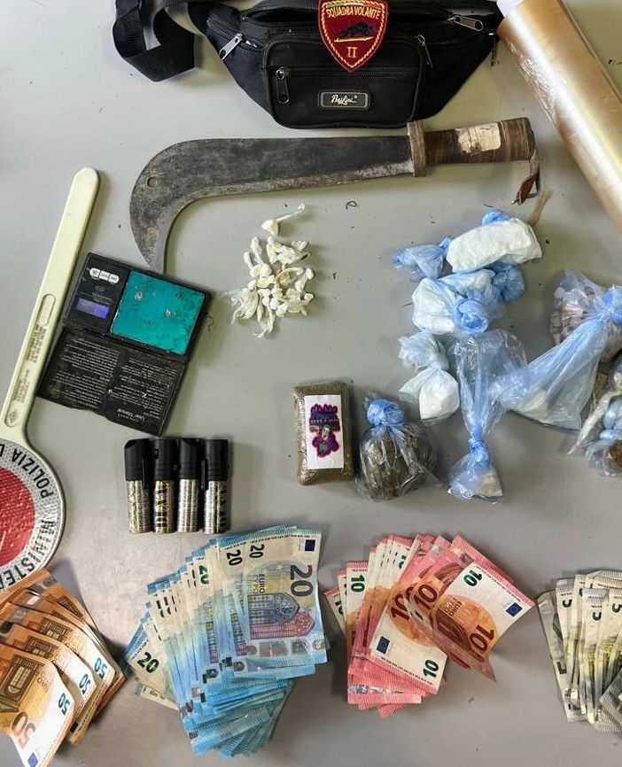 Pavia: sorpreso con mezzo chilo di droga cerca di fuggire spruzzando spray al peperoncino, ma viene arrestato