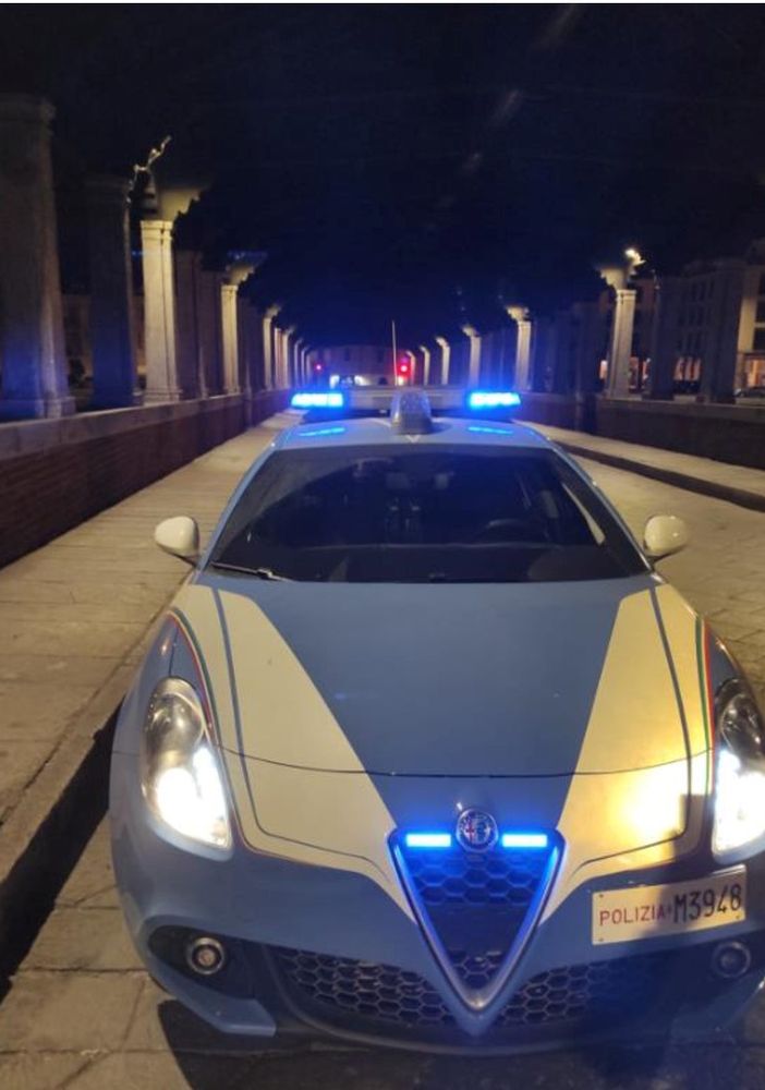 Pavia: fugge con l'auto rubata, inseguito e arrestato dalla Polizia