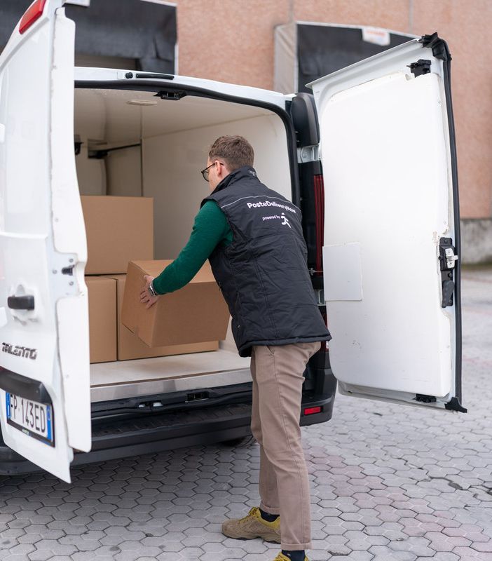 Poste Italiane lancia a Pavia il primo corriere espresso per le consegne “fresh”