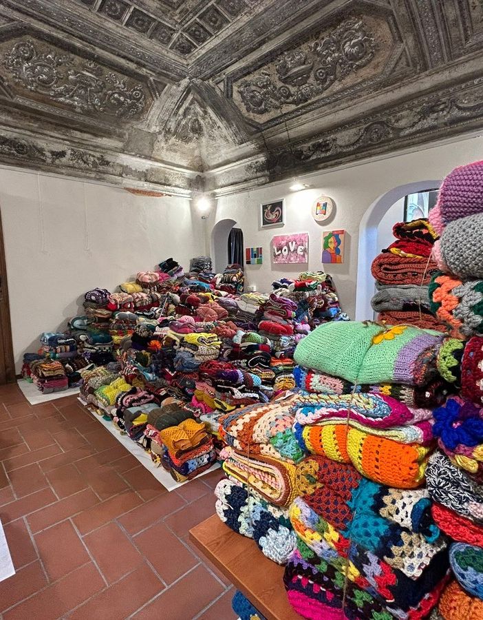 &quot;Viva Vittoria Vigevano&quot;: 3.000 coperte stese su Piazza Ducale per dire NO alla violenza contro le donne