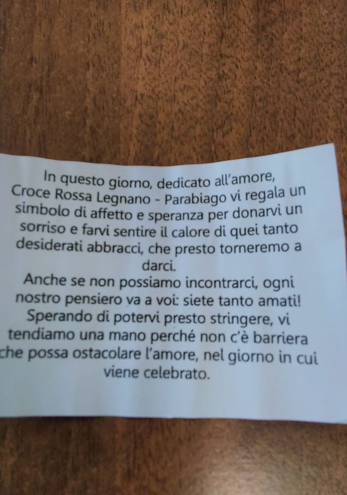 Fondazione Mantovani per la festa di san Valentino un cesto di letterine dai volontari della Croce Rossa Parabiago-Legnano per tutti i residenti