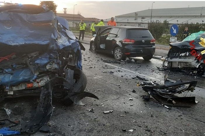 La auto dopo lo scontro in viale Forlanini a Milano