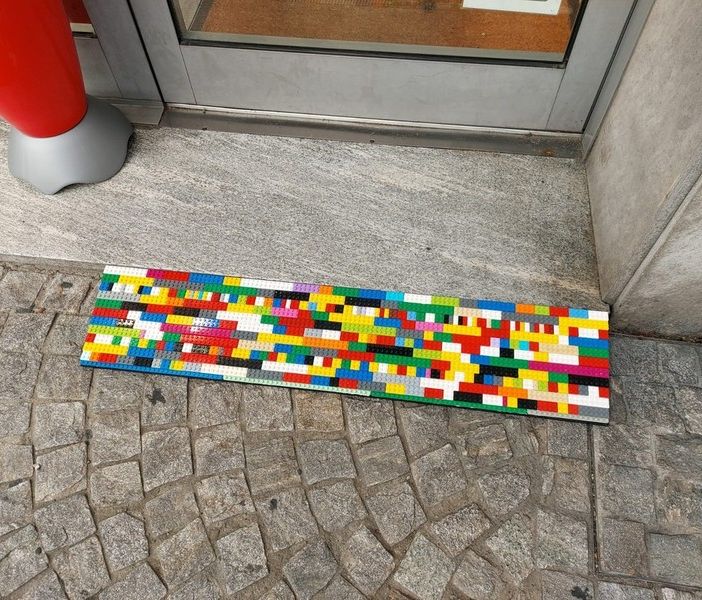 Le rampe di mattoncini colorati della Lego che abbattono le barriere