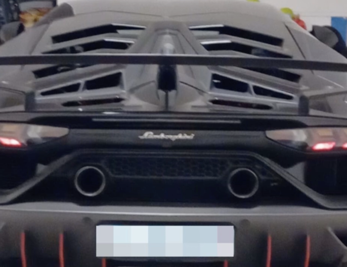 Crediti fiscali inesistenti, la Finanza di Milano sequestra 300mila euro e una Lamborghini
