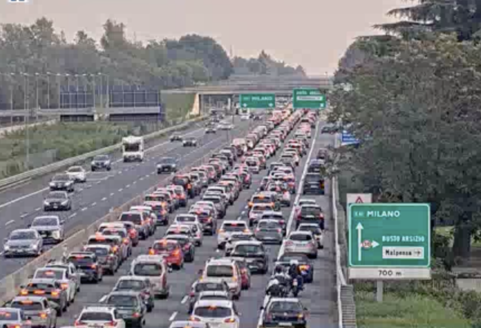 La coda per l'incidente ripresa dalla webcam di Autostrade