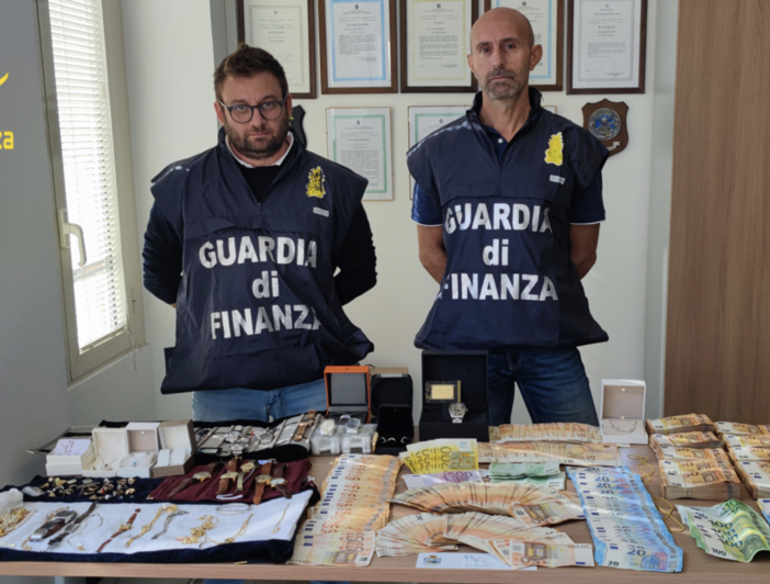 Contrabbando di orologi di lusso. Maxi sequestro della Finanza a Malpensa