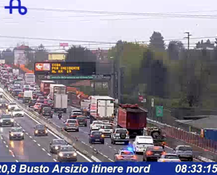 Scontro sull'Autolaghi: soccorsi in azione. Cinque chilometri di coda verso Milano