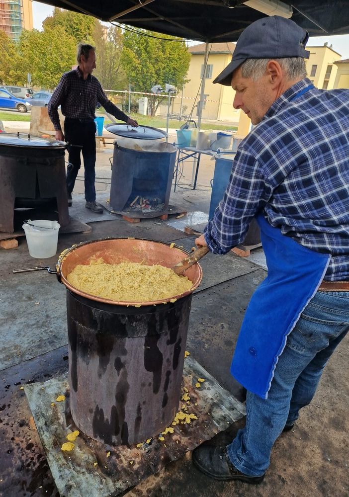 Atmosfera natalizia alla Sagra della Polenta per i primi due weekend di dicembre: la festa impreziosisce il Villaggio di Natale di Peschiera Borromeo