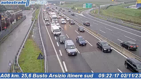 Code in direzione Milano questa mattina in A8 (foto webcam Autostrade per l'Italia)