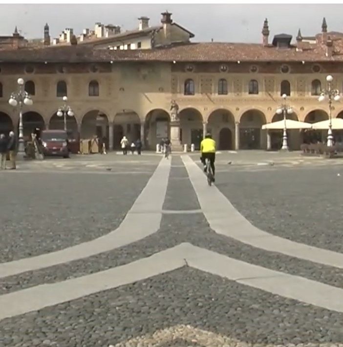 Vigevano: ZTL in piazza Ducale, confronto tra sindaco e cittadinanza