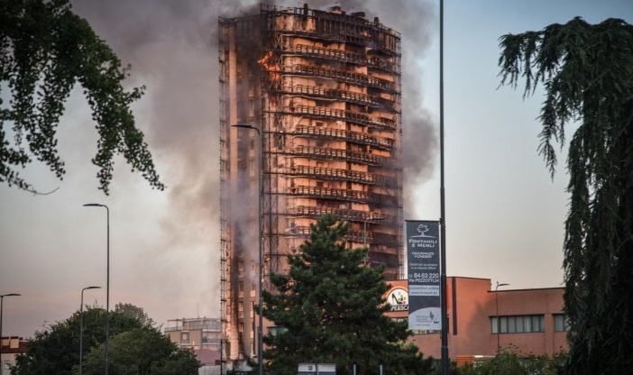 Milano: grattacielo andato a fuoco, sequestro conservativo di 25 milioni di euro