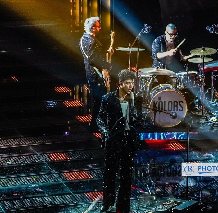 Sanremo: musica da un terrazzo di piazza Bresca, a sorpresa il concerto dei 'The Kolors' è la forza del Festival diffuso (Video)