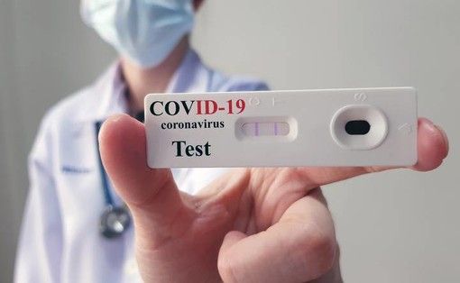 Lombardia: dal 28 giugno tamponi rapidi nelle farmacie per i visitatori degli ospiti delle Rsa