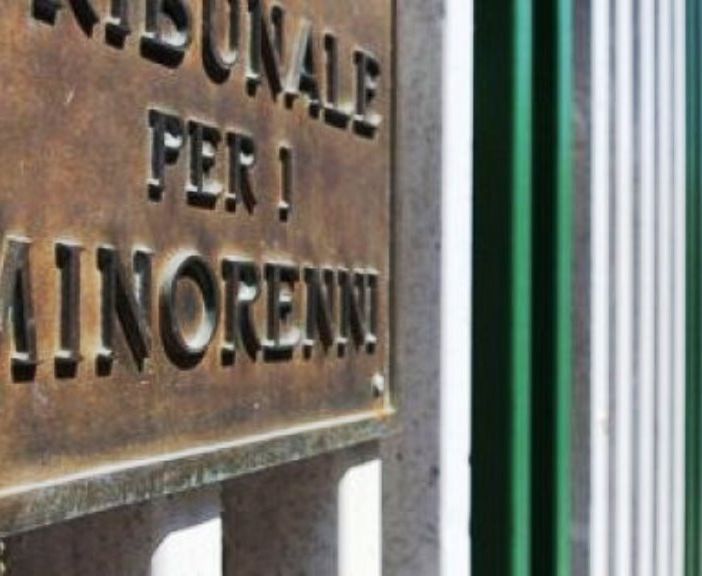 Robecco, maltrattamenti in famiglia: dopo il rinvio a giudizio del padre, tolti i figli alla mamma