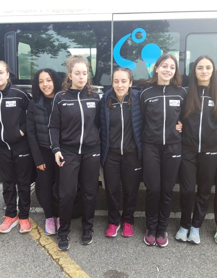 Un gruppo di cadette in gara a Lodi