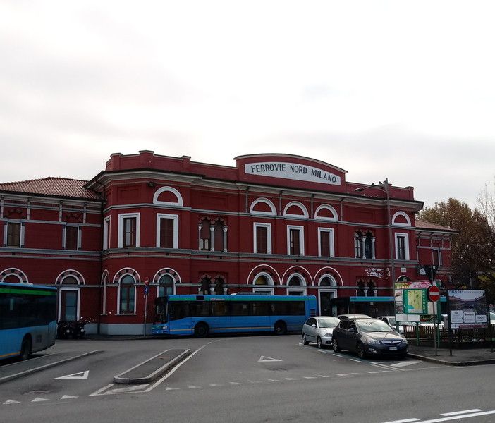 Un uomo di 56 anni muore davanti alla stazione di Varese