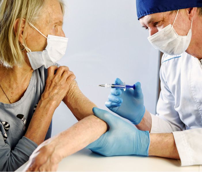 In Lombardia da domani vaccinazioni anti influenzali al via per gli over 60