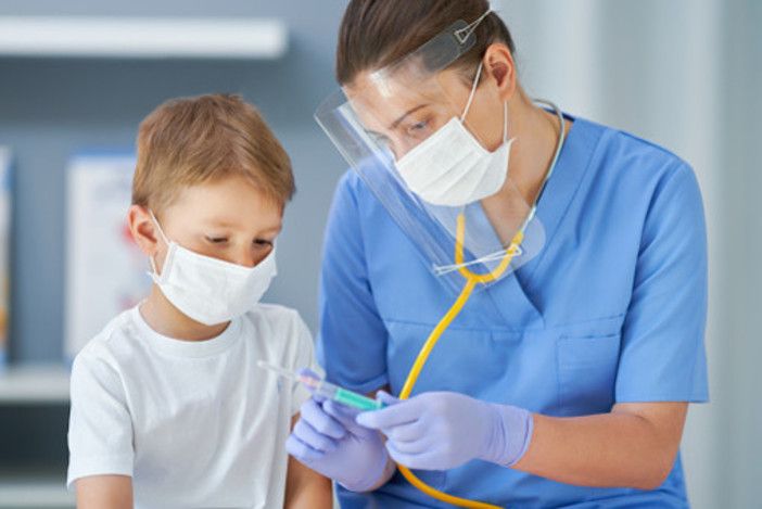 Vaccinazioni anti Covid dai 5 agli 11 anni: da domenica via alle prenotazioni in Lombardia