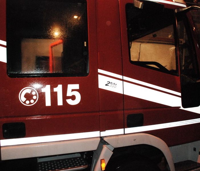 Vigevano: incendio in un edificio tra via Sacchetti e corso Torino, in azione i Vigili del fuoco