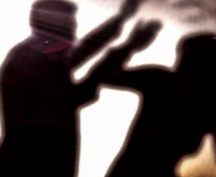 Novara, minaccia di morte la compagna: uomo in manette