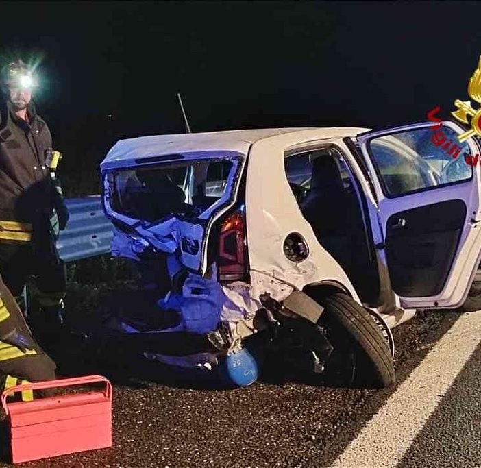 Vercellese, incidente tra Borgo d'Ale e Cigliano: 5 persone coinvolte. Un ragazzino elitrasportato in ospedale