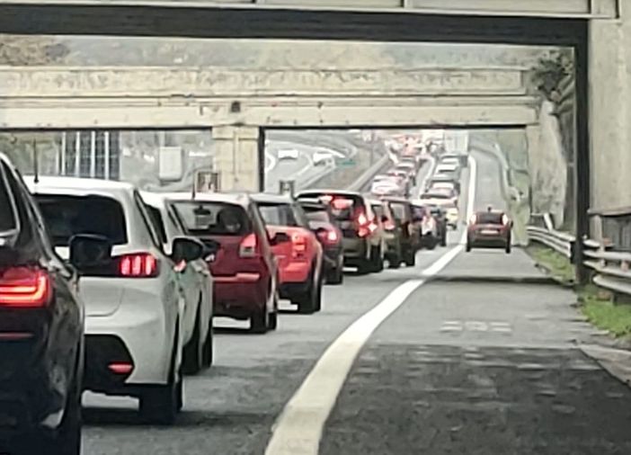 Incidente tra l'A8 e l'A26: autostrade bloccate