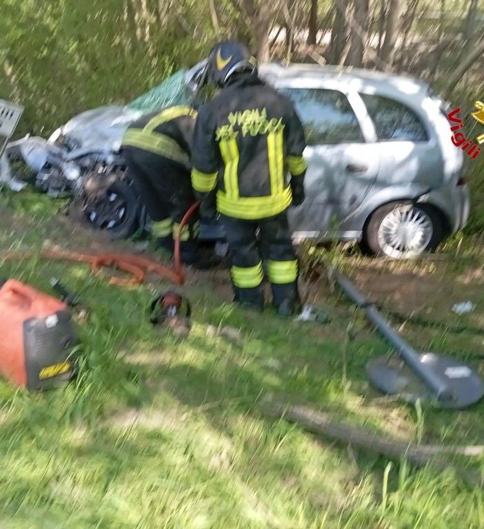 Tragico incidente nel Milanese: muore una donna, grave la figlia di 16 anni