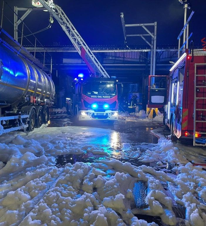 Esplosione in una ditta di Rho: tre operai feriti