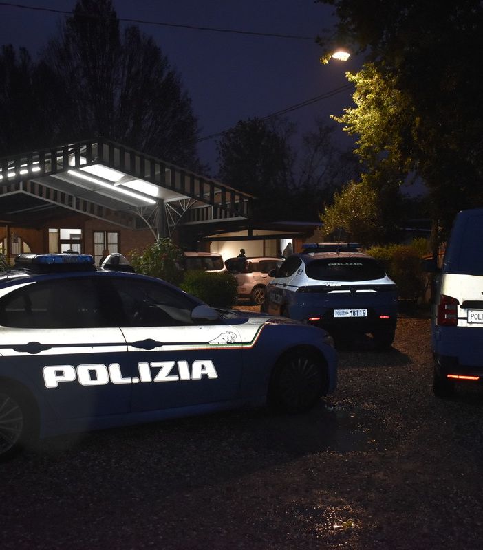 Pavia: controlli al campo nomadi di piazzale Europa, trovate munizioni e sostanze stupefacenti