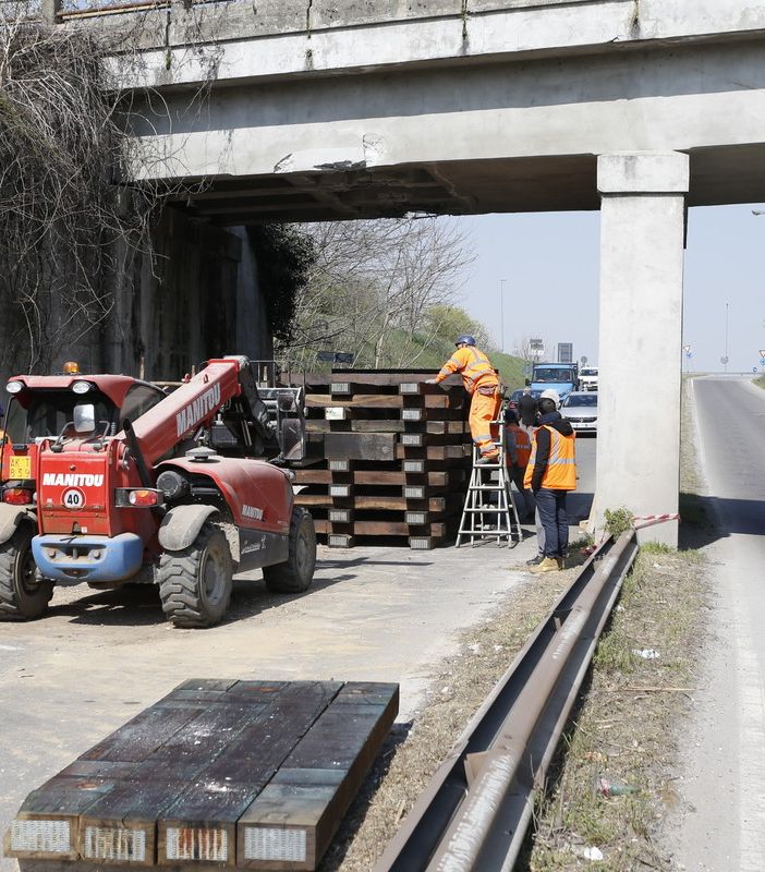 Sannazzaro: effettuati i lavori di consolidamento sul ponte della ferrovia
