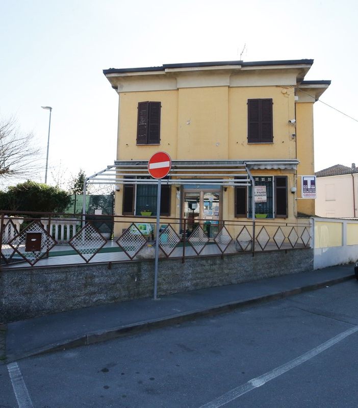 Mede: forzano la portiera dell'auto e rubano le sigarette alla tabaccaia