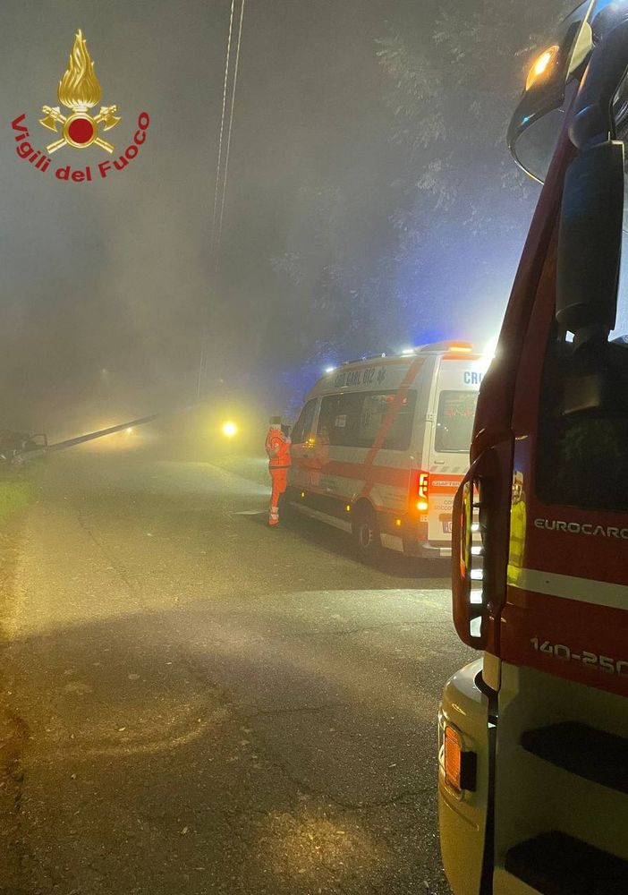Garlasco: Suv si schianta contro il palo della luce, ferito un 50enne