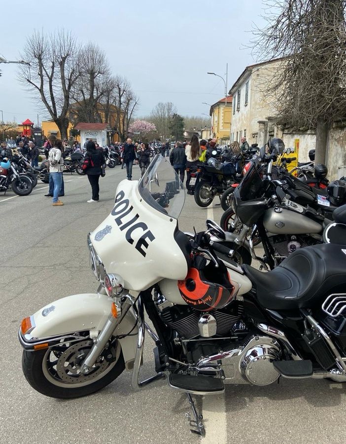 Velezzo Lomellina: le immagini della &quot;Motobenedizione&quot; in piazza del Municipio