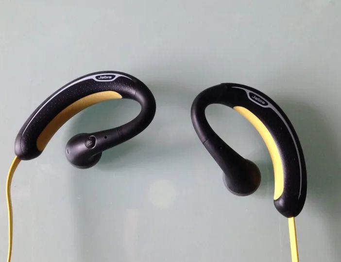 Vogherese all’esame patente con auricolare: denunciato