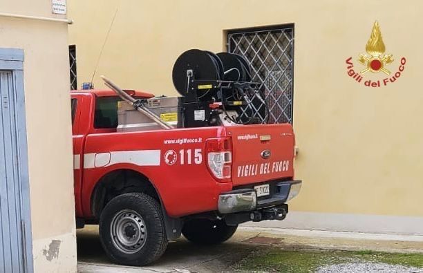 Broni: incendio in una casa, danni ingenti ai locali