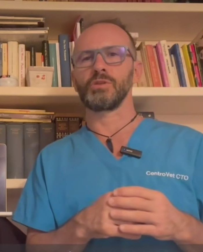 Il dottor Paolo Morabito medico veterinario direttore sanitario del CTO centro veterinario di Vigevano e creatore di Petdicted