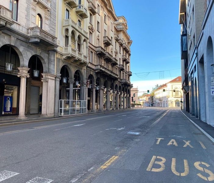 Mascherina Ffp2 obbligatoria, più tamponi e lockdown nazionale. Le richieste degli scienziati contro le varianti del Covid