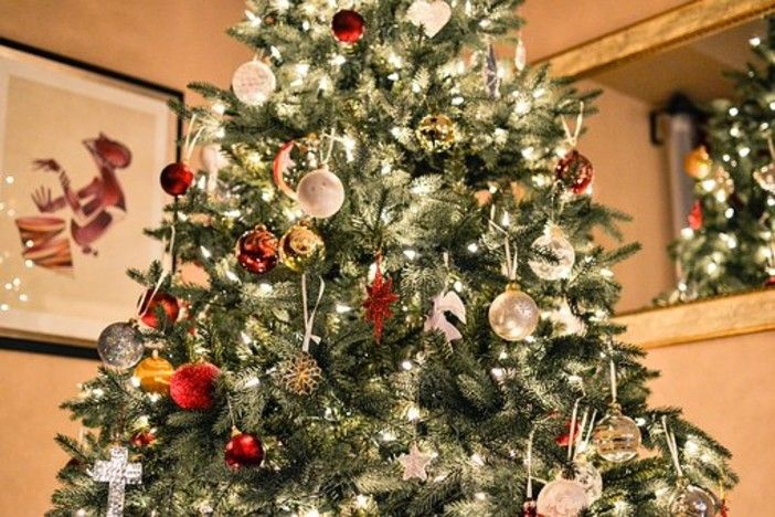 Luminarie, che magia. Ma con attenzione. Ecco le dieci regole per proteggere la casa a Natale