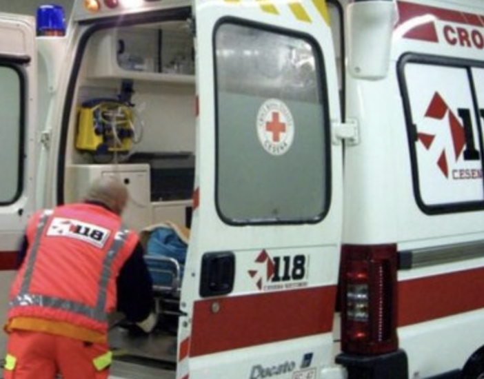 Incidente sull'autostrada A26: auto esce di strada e prende fuoco, il conducente muore carbonizzato