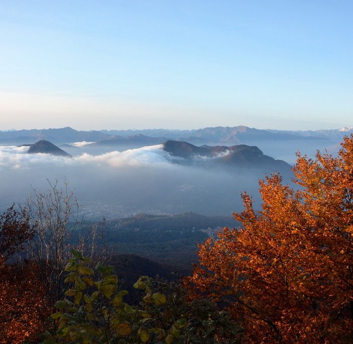 Belle giornate d'autunno su tutta la provincia con temperature di molti gradi oltre le medie del periodo (foto P.Valisa - Centro Geofisico Prealpino) Belle giornate d'autunno su tutta la provincia con temperature di molti gradi oltre le medie del periodo (foto P.Valisa - Centro Geofisico Prealpino)