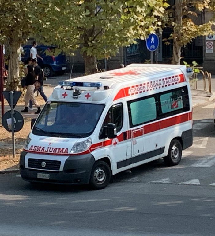 Novara, tifoso della Pro Patria cade nel fossato allo stadio Piola: è gravissimo