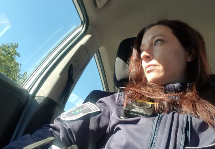 Bareggio: agente di Polizia locale fuori servizio assiste anziana 93enne, ricoverata al Ps di Magenta per una caduta