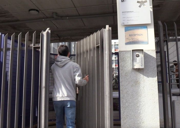 Studentessa stuprata in stanza: l’aggressore entrato dall’esterno, la polizia cerca una persona di colore