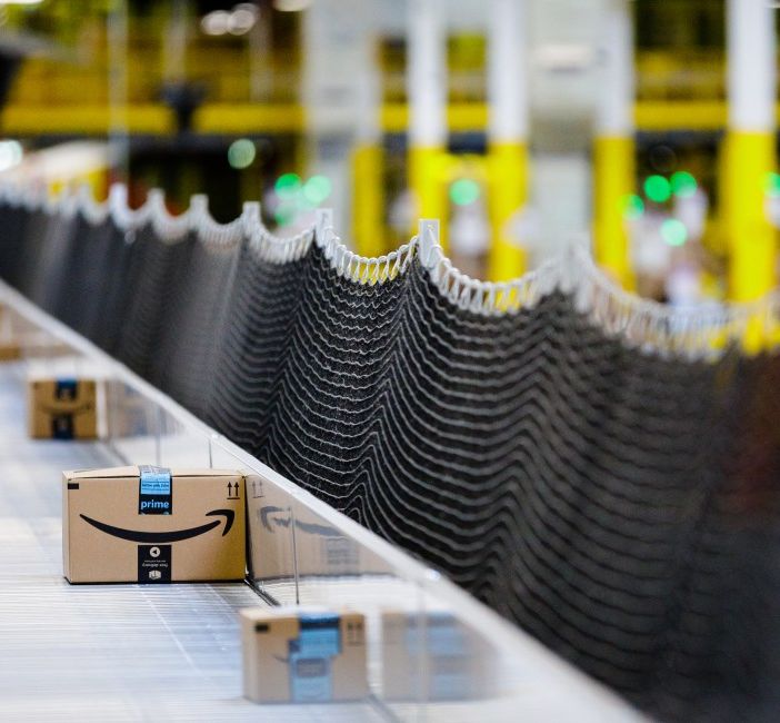 Amazon corre: 2 miliardi e mezzo per l’Italia, 500 assunzioni e nuovo centro a Novara