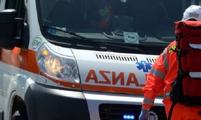 Gallarate, resta schiacciato tra due furgoni: operaio di 28 anni finisce al pronto soccorso